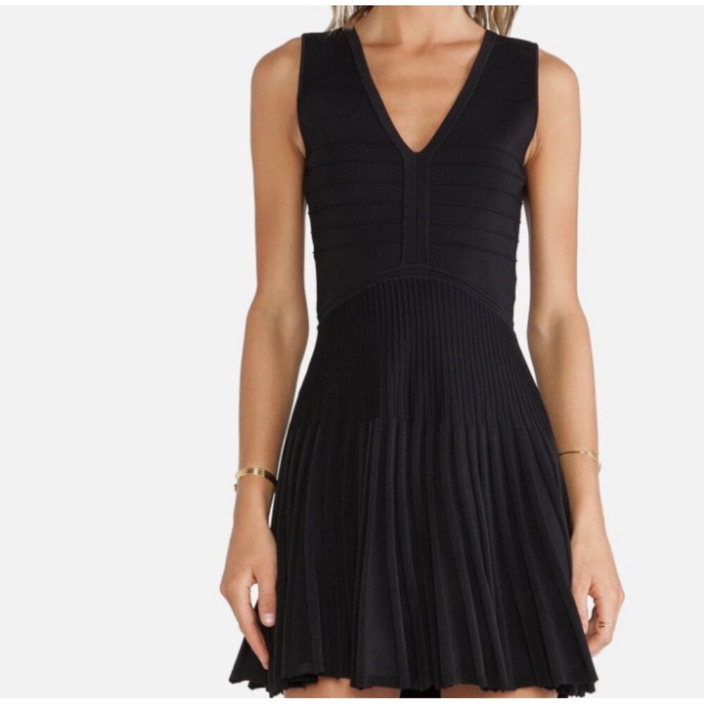 Diane von Furstenberg Pleated Bandage Fit &‎ Flar Little Black Dress M DVF LBD